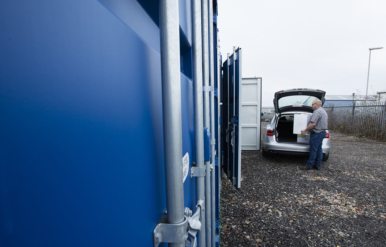Loading your LN6 Storage container